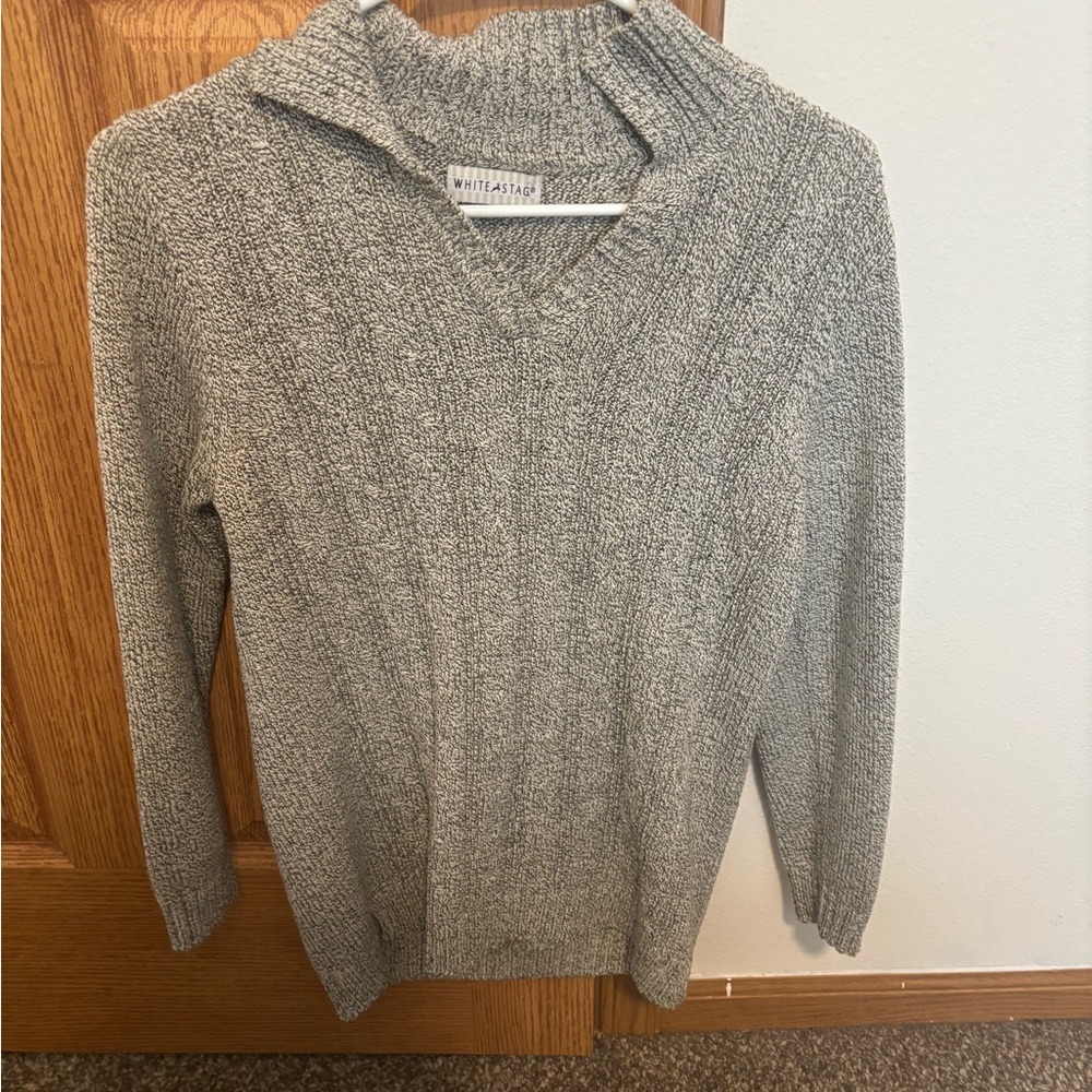 White Stag Gray V-Neck Sweater with Ribbed Texture